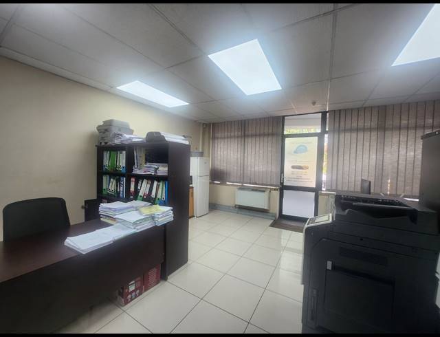 72M² OFFICE TO LET IN VORNA VALLEY
